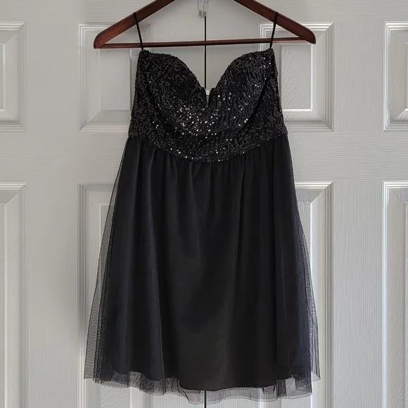 Jane Norman Dresses | Jane Norman Black Sweetheart Sequin Top & Tulle Bottom Dress, Women's Size 8 | Color: Black | Size: 8 | Vikkiroses's Closet Jane Norman Dresses | Jane Norman Black Sweetheart Sequin Top & Tulle Bottom Dress, Women's Size 8 | Color: Black | Size: 8 | Vikkiroses's Closet